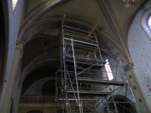 Echafaudage dans l'église